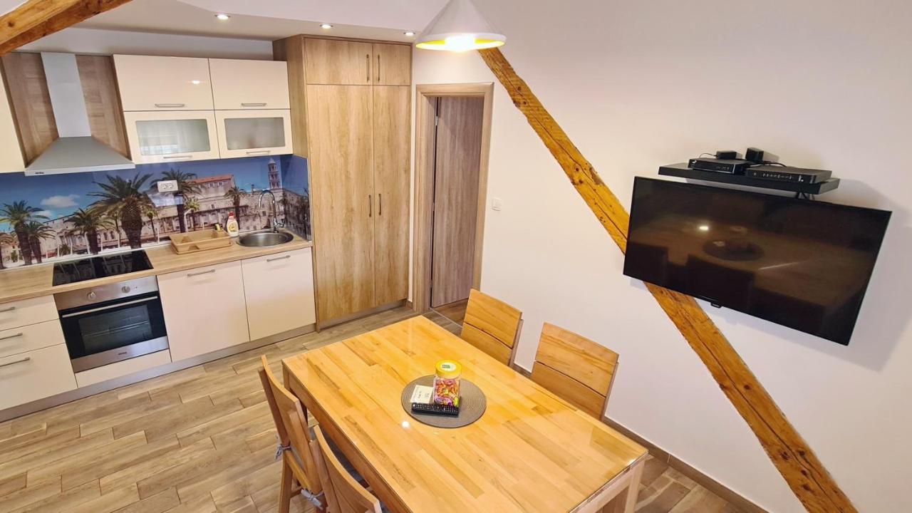 Attic Split Apartment Near City Centre מראה חיצוני תמונה