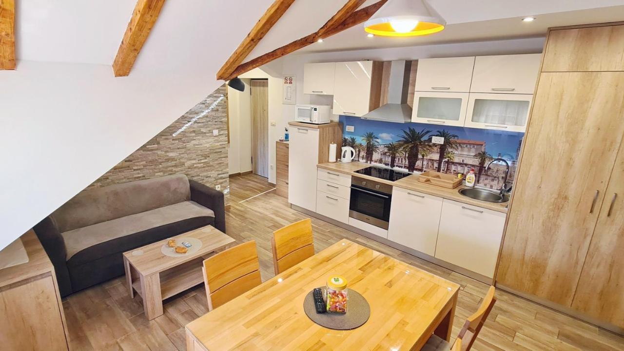 Attic Split Apartment Near City Centre מראה חיצוני תמונה